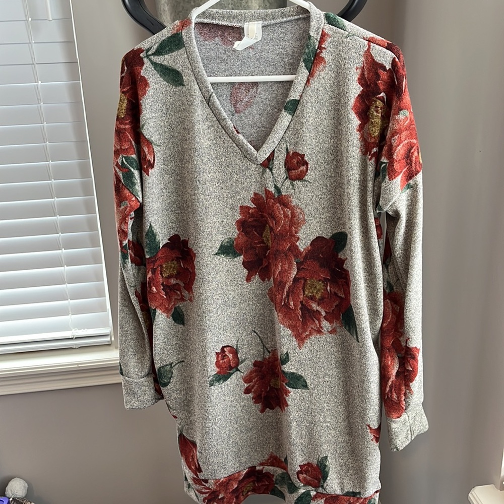 Floral oversized sweater type tunic. Size small - Picture 4 of 6